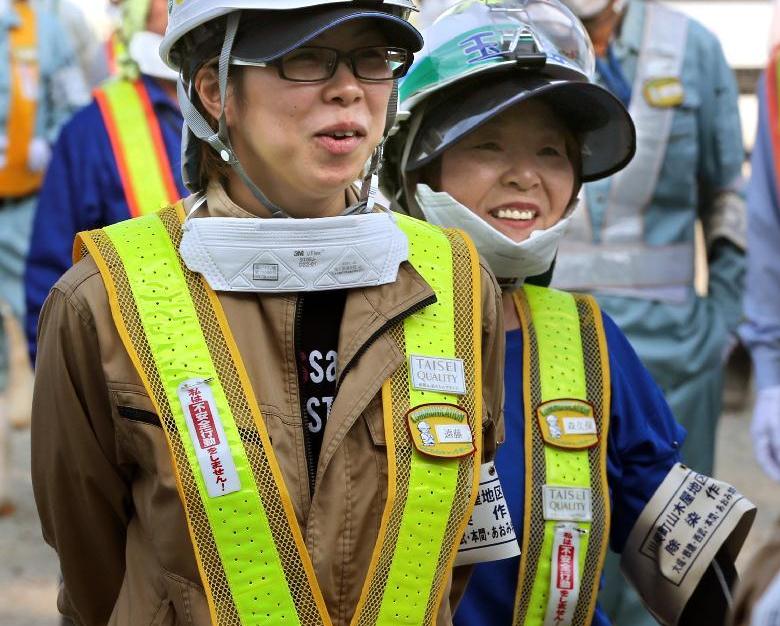 福島県の女性、除染の最前線に立つ