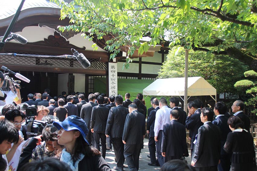 日本の国会议员60人余りが靖国神社を集団参拝_中国网_日本语