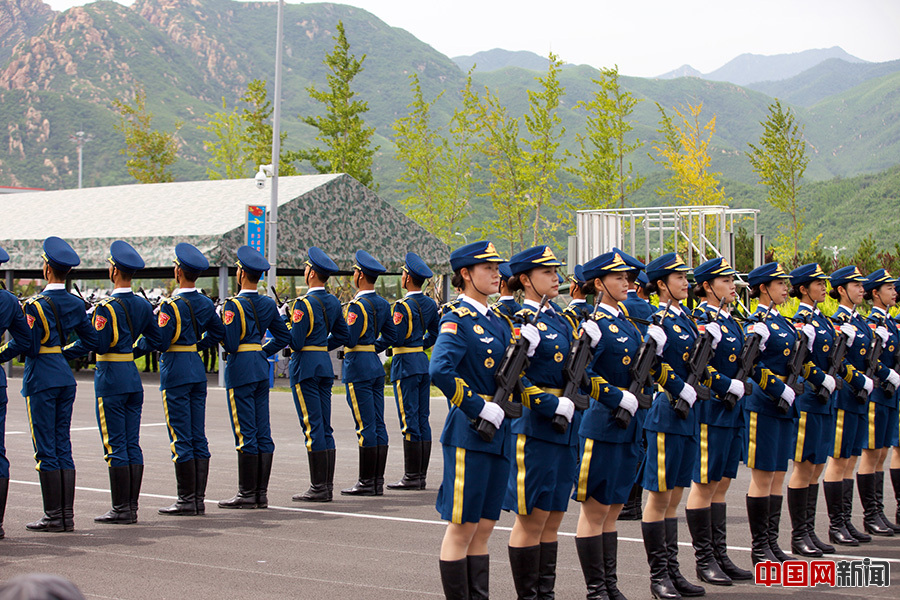 9月3日の閲兵式、三軍儀仗隊の女性兵士が初参加