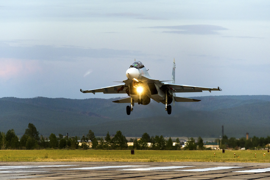 ロシアのSu-30SM戦闘機、美しい夏季訓練の写真が公開