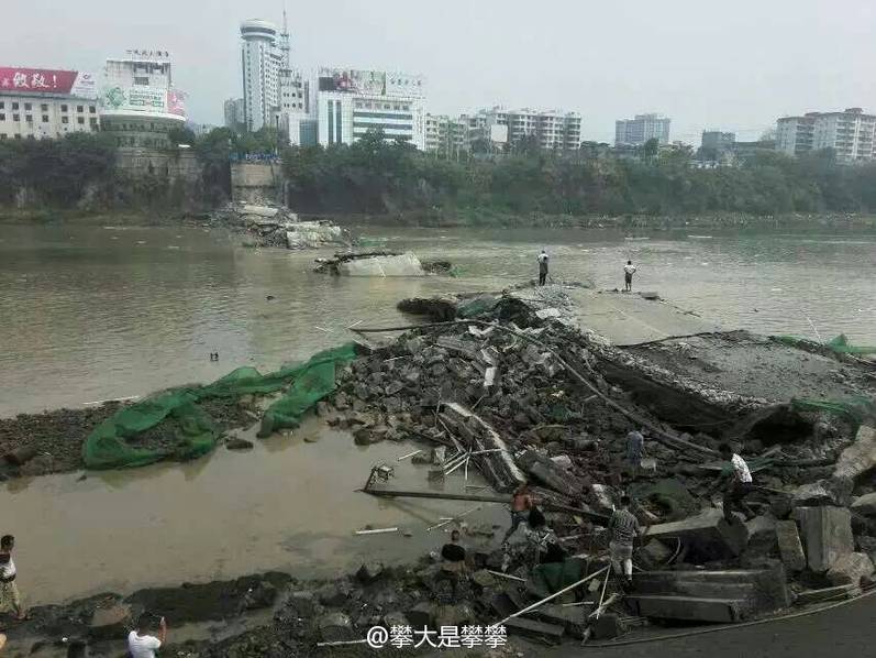 2888发雷管爆破张家界澧水大桥画面