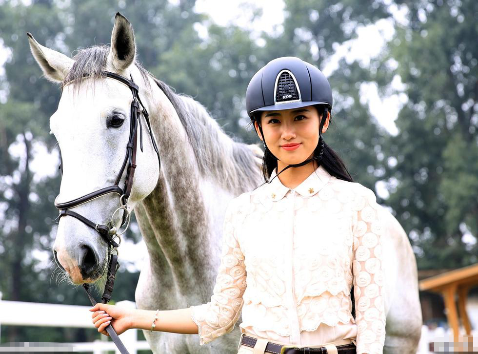 天仙骑手！世界小姐拍马术唯美写真