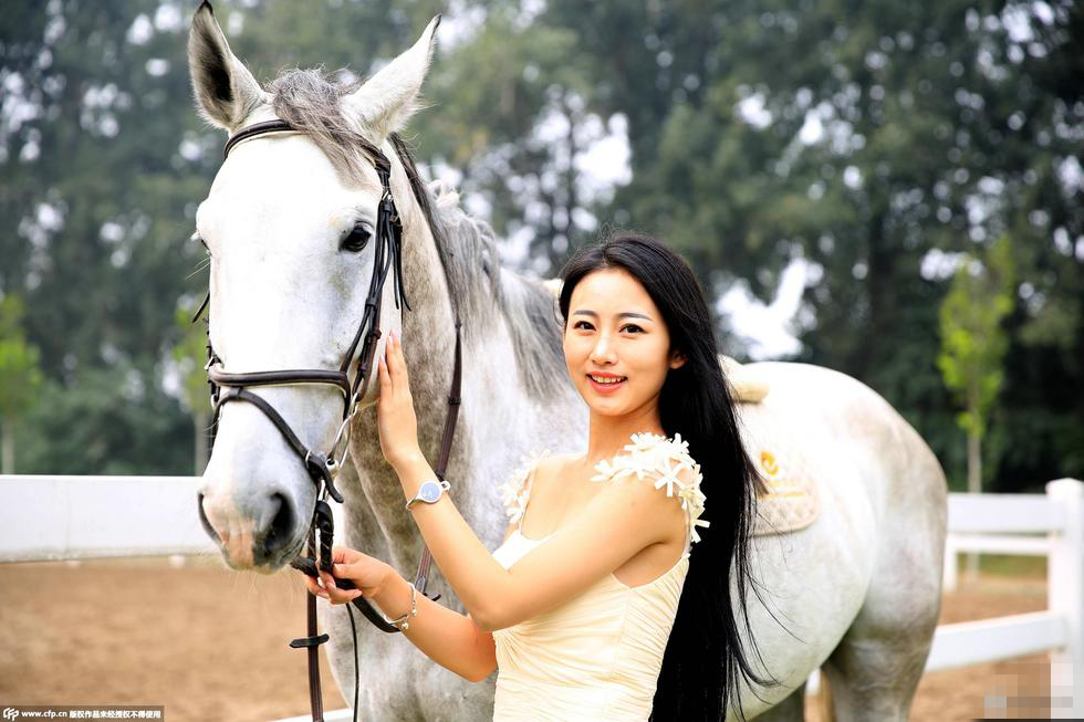 天仙骑手！世界小姐拍马术唯美写真