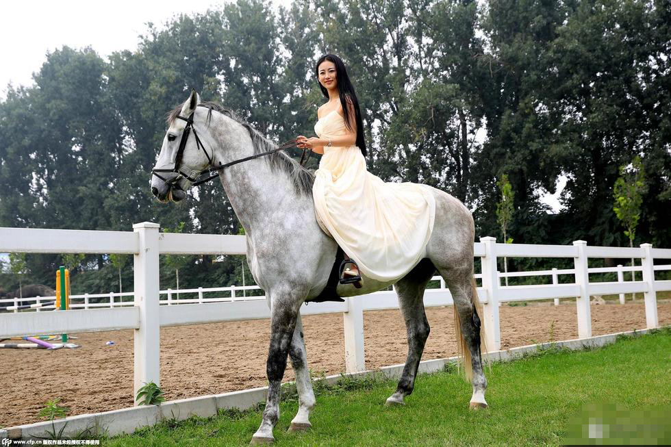 天仙骑手！世界小姐拍马术唯美写真