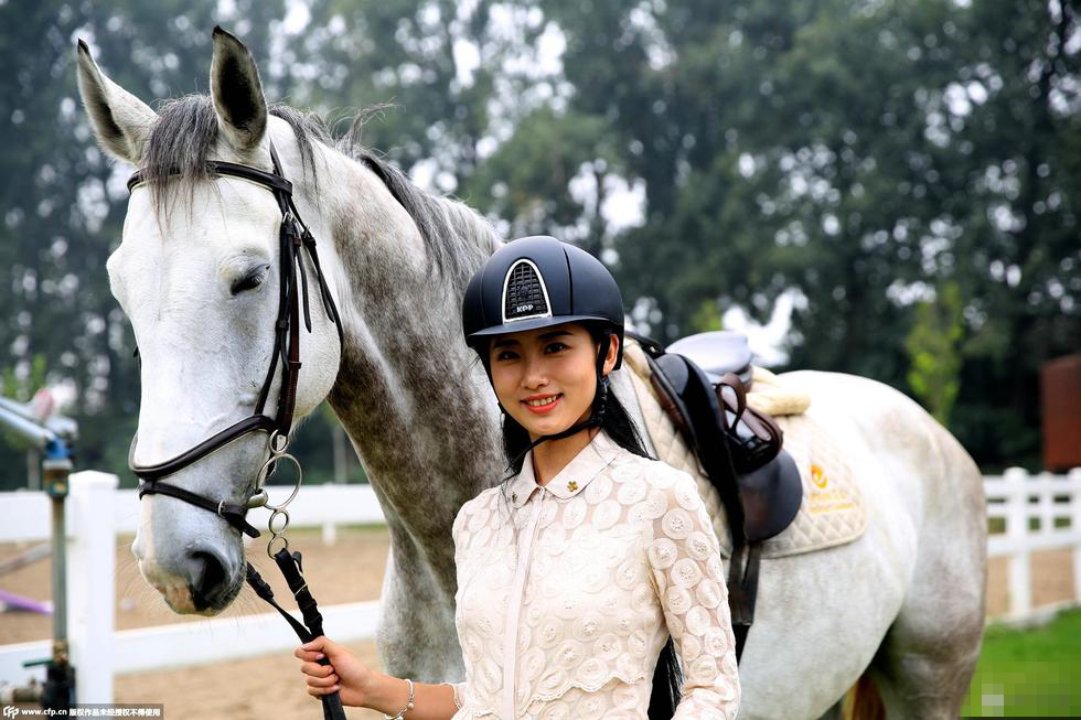 天仙骑手！世界小姐拍马术唯美写真