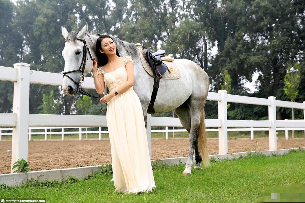 天仙骑手！世界小姐拍马术唯美写真