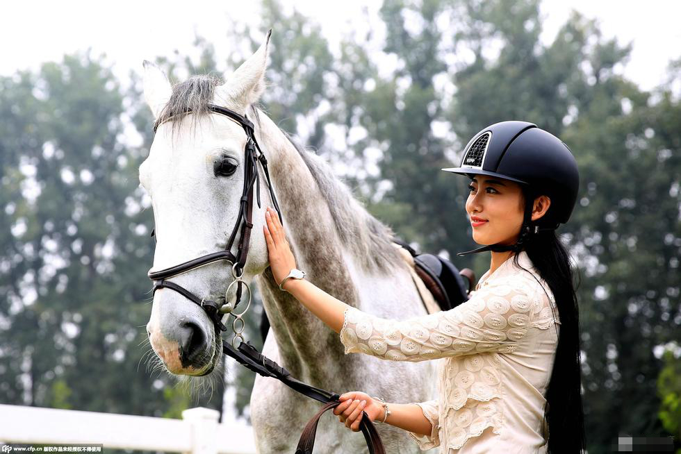 天仙骑手！世界小姐拍马术唯美写真