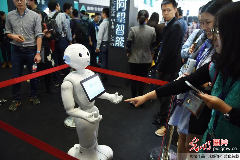 机器人Pepper首次在国内公开亮相