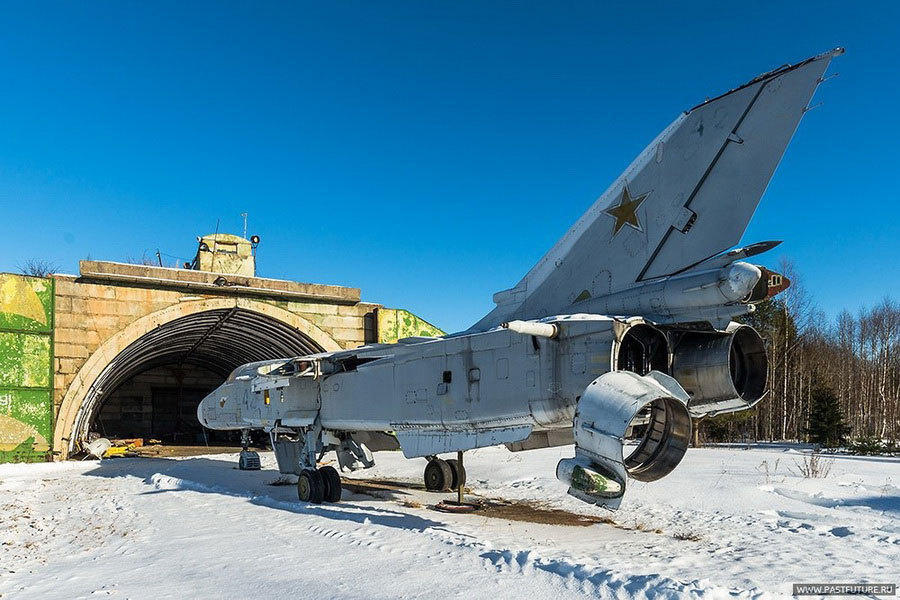 旧ソ連のSiverskiy空軍基地の秘密に迫る