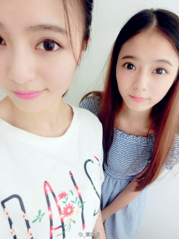 最美学霸姐妹花晒合照 嘟嘴卖萌惹人爱