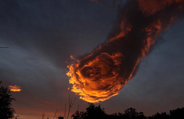 ポルトガルに 神の手 のような不思議な雲が出現 中国網 日本語