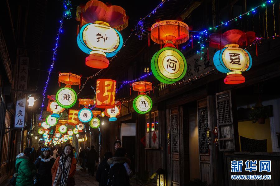 （美丽中国）（9）千年古镇“水灯会” 点亮水乡中国年