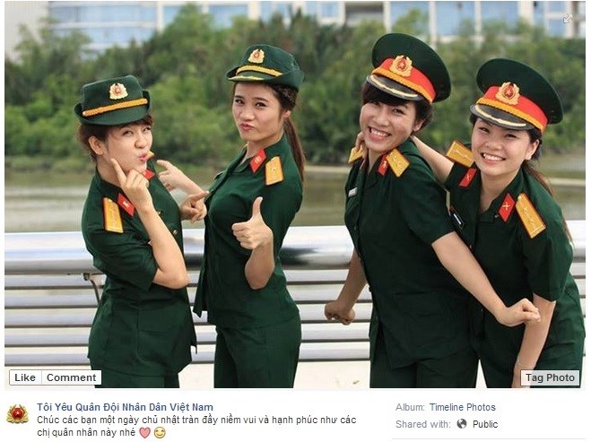 ベトナム女性兵、新しい軍服で写真撮影_中国網_日本語