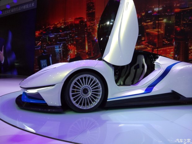 北汽の新エネ車ARC FOX-7公開　北京モーターショー2016