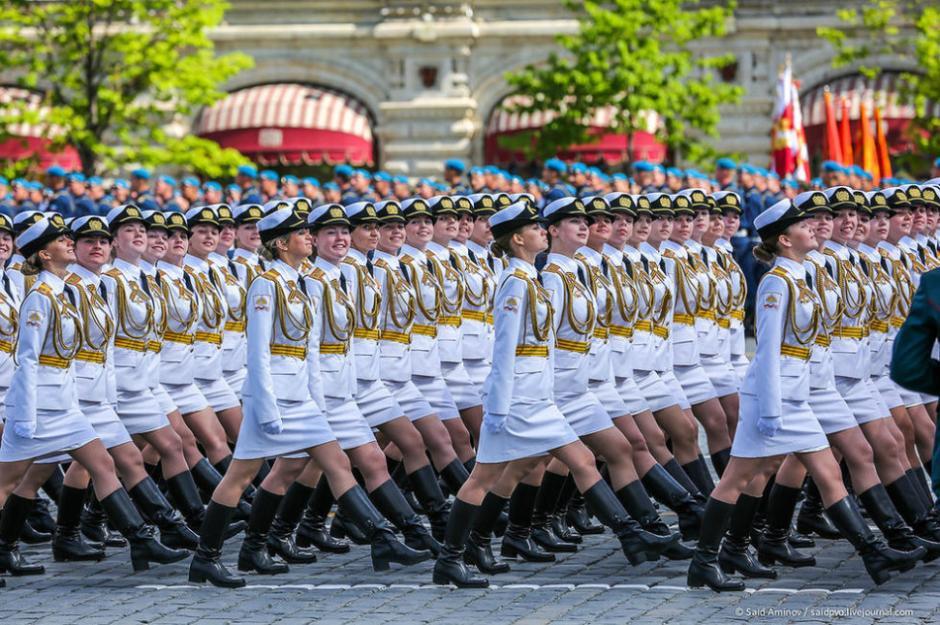 ロシア軍事パレード 軍服姿の女性兵士が美しい 中国網 日本語