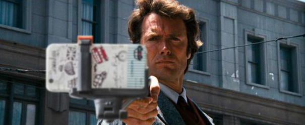 神PS又来了！ 电影中手枪变自拍杆会怎样？