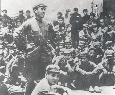 紅軍の指揮・戦闘員に講話する紅軍総司令の朱徳