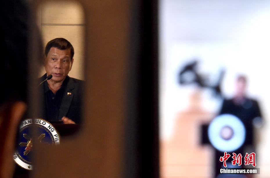 菲律宾总统杜特尔特在北京举行记者会