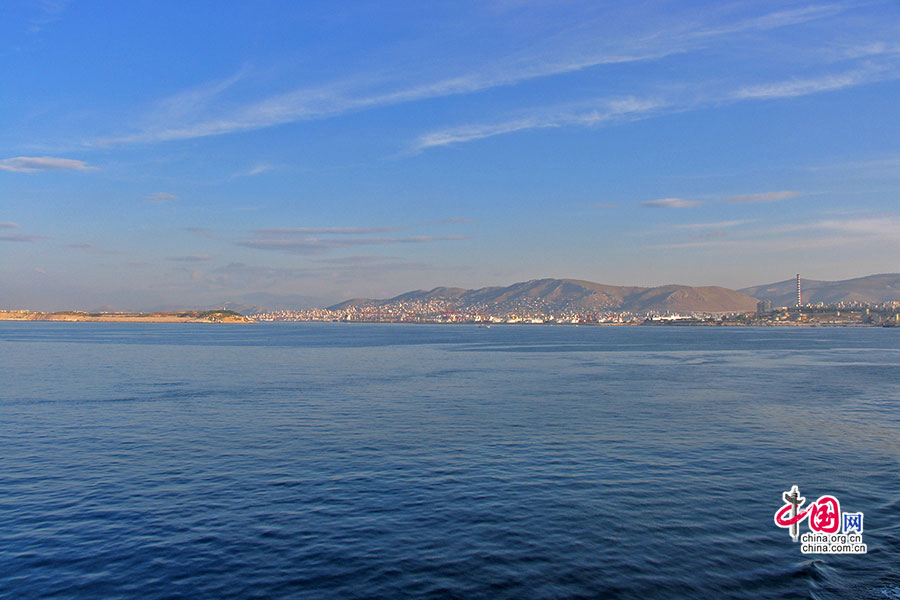 エーゲ海、青い海に浮かぶ小島