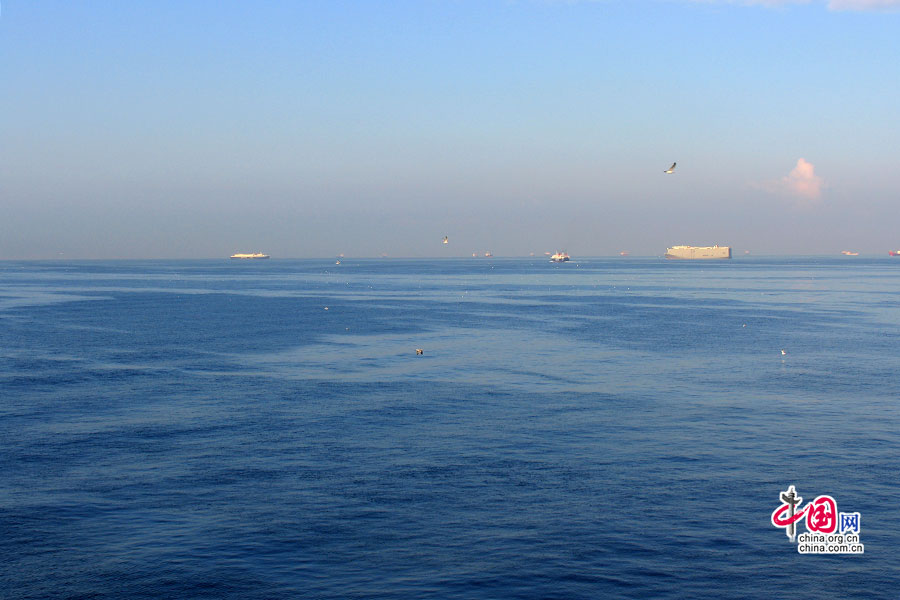 エーゲ海、青い海に浮かぶ小島