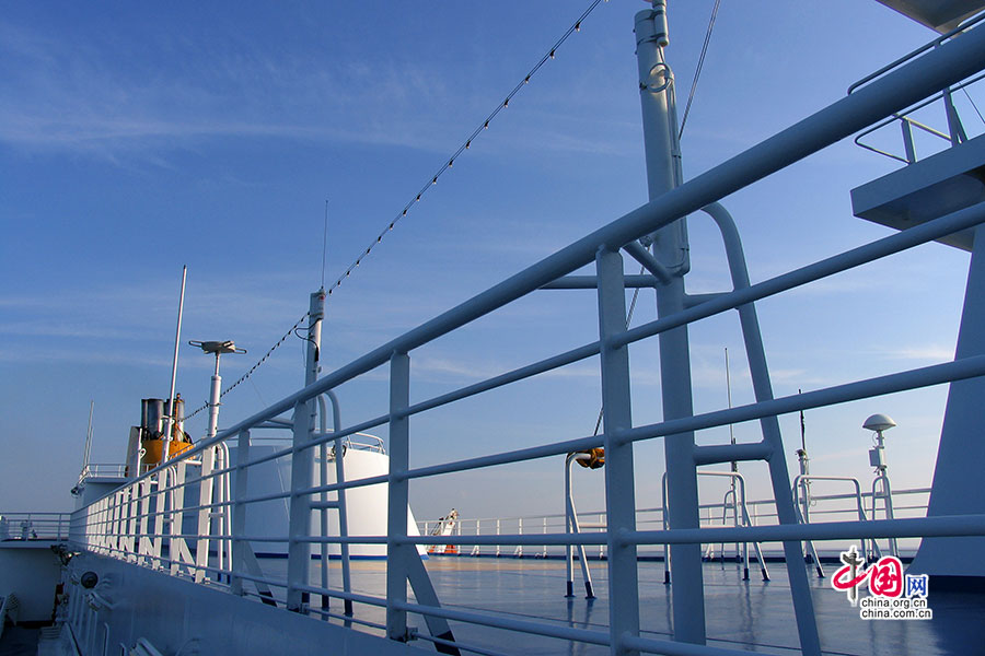 エーゲ海、青い海に浮かぶ小島