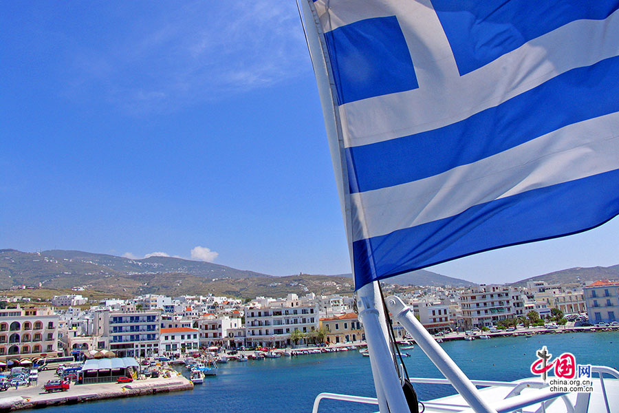 エーゲ海、青い海に浮かぶ小島