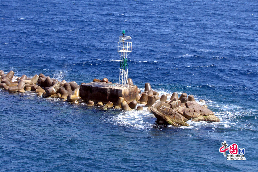 エーゲ海、青い海に浮かぶ小島