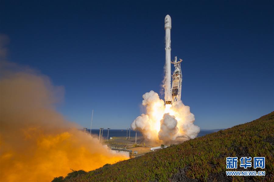 （国际）（1）美“猎鹰9”火箭重返太空　首次成功在太平洋实现海上回收 