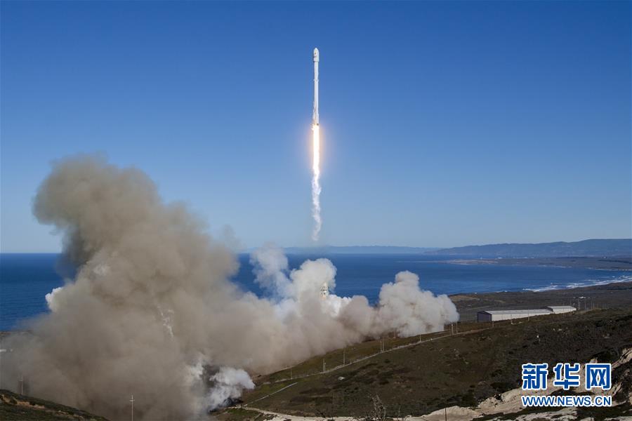 （国际）（2）美“猎鹰9”火箭重返太空　首次成功在太平洋实现海上回收 
