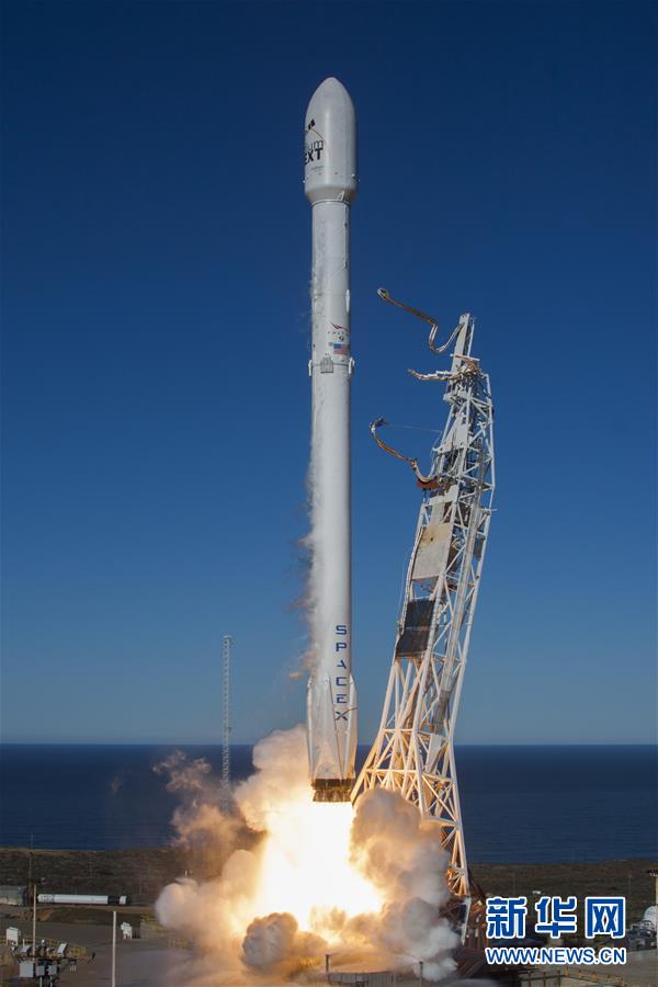 （国际）（7）美“猎鹰9”火箭重返太空　首次成功在太平洋实现海上回收 