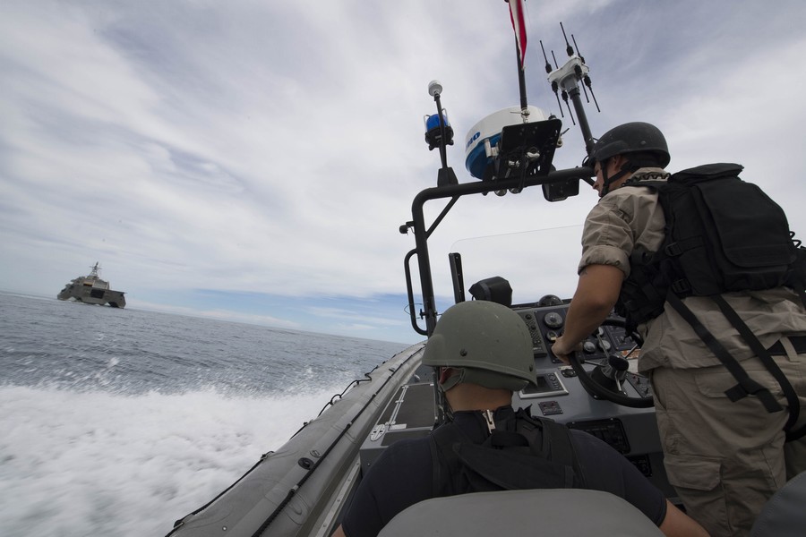 米海軍の沿海域戦闘艦、南中国海で合同演習