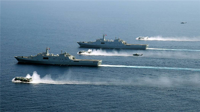 ドック型扬陆舰2只,上陆演习に出动