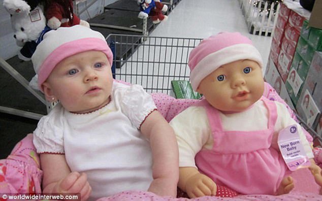 子供とそっくりなお人形、どっちが本物か分からない！？