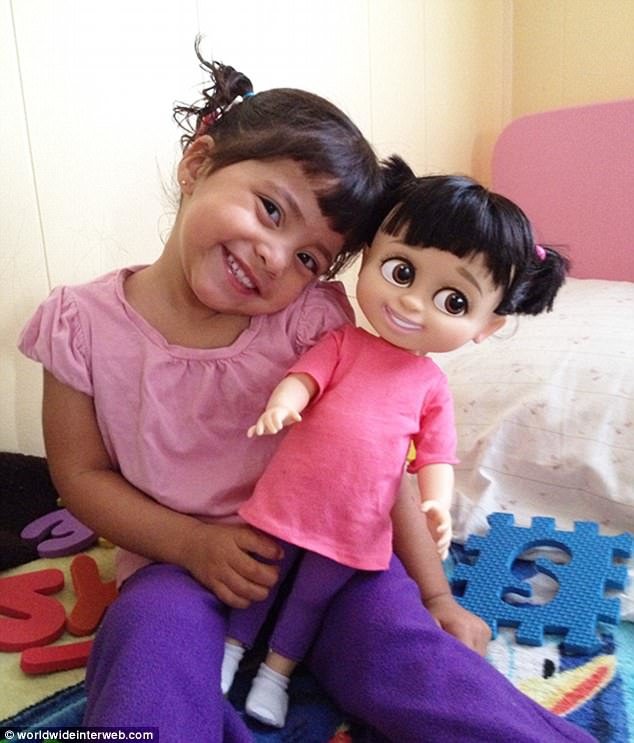 子供とそっくりなお人形、どっちが本物か分からない！？