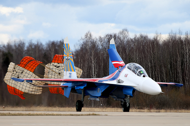 ロシアの戦勝記念日、軍事パレードの空のリハーサルが実施