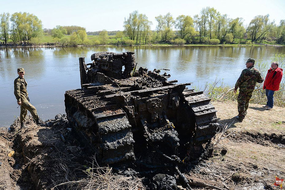 ロシアのドン川、戦時中の米軍戦車が引き揚げ