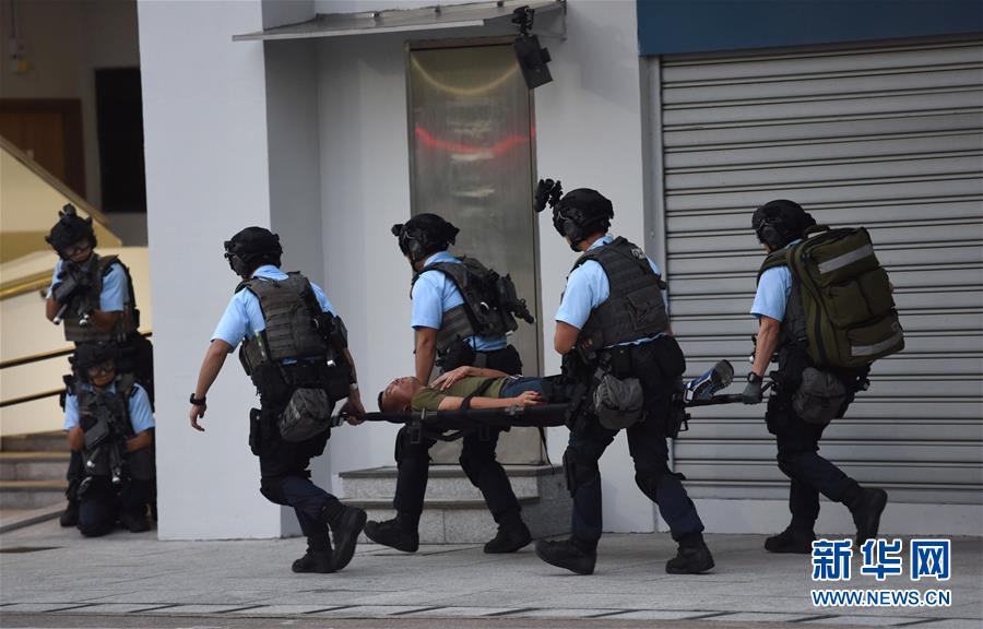 香港でテロ対策訓練、精鋭部隊「飛虎隊」が「人質」を救助