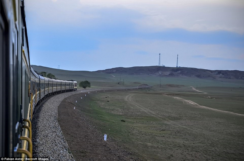 世界最長の鉄道・モンゴル縦貫鉄道、車窓から眺める美しい風景