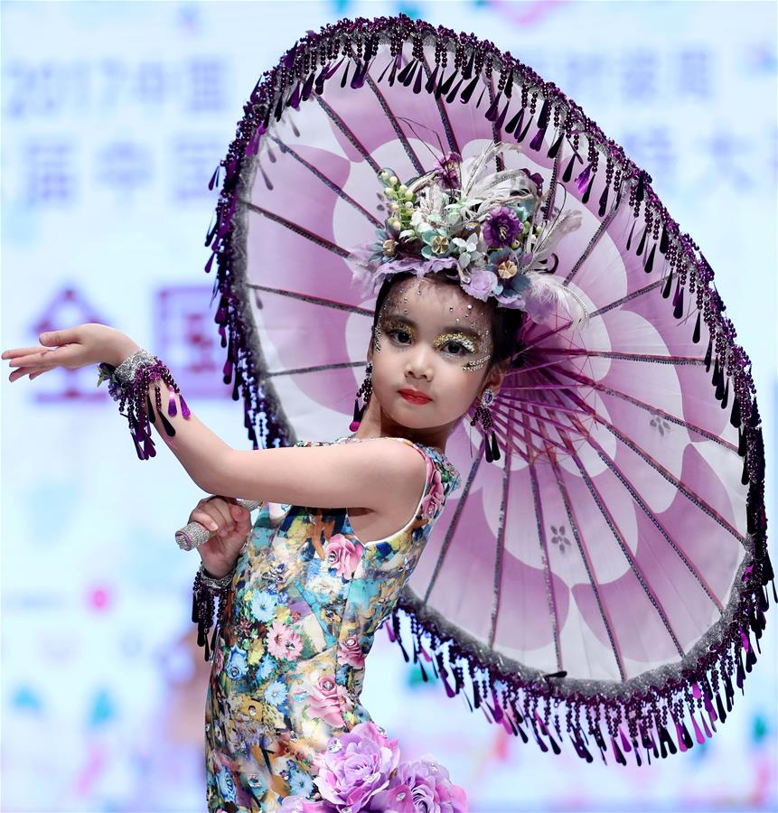 （文化）（3）第6届中国少儿时装模特大赛在青岛举行