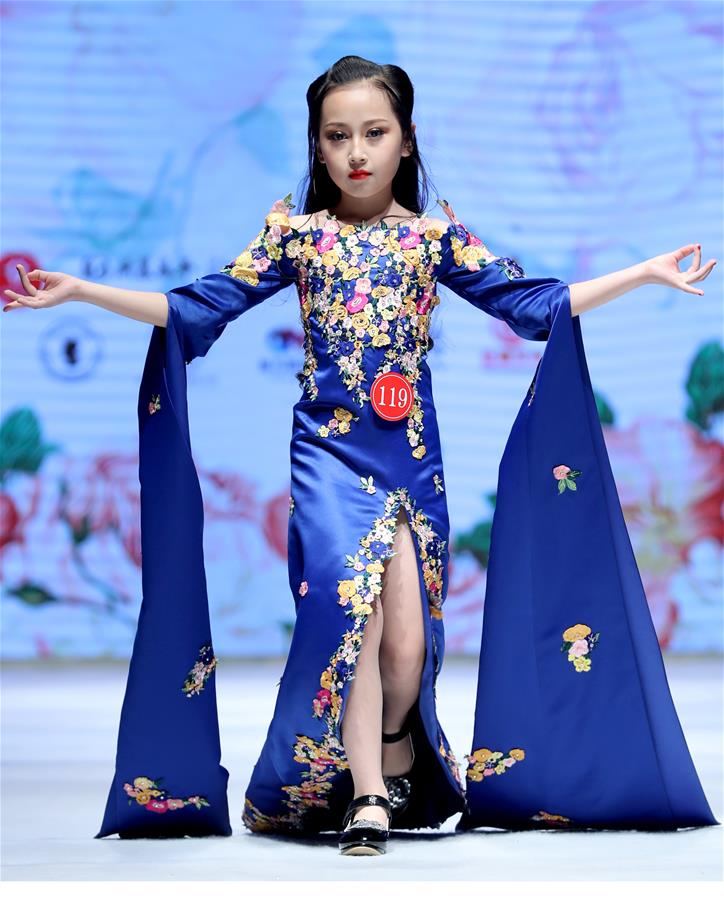 （文化）（4）第6届中国少儿时装模特大赛在青岛举行