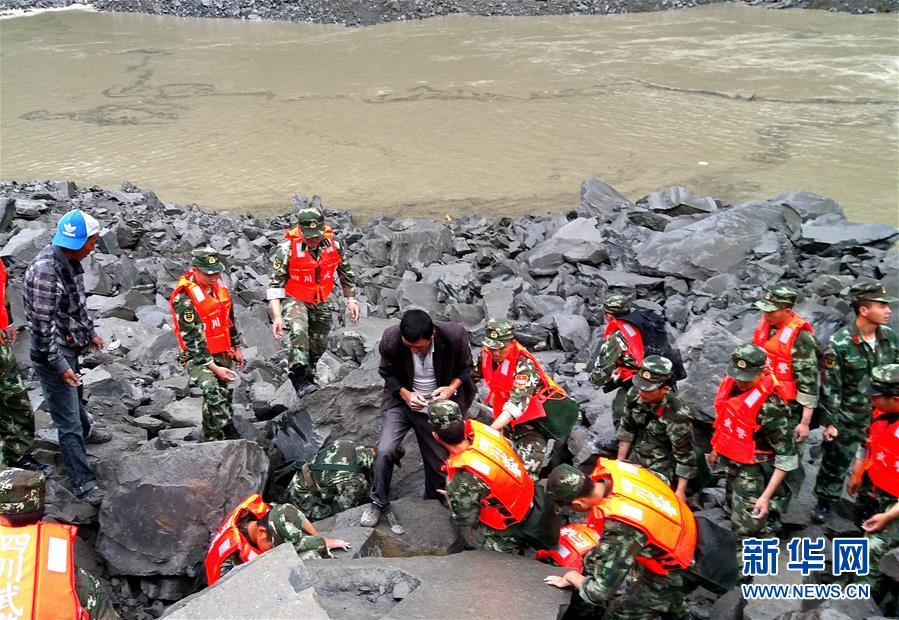 #（突发事件）（4）四川茂县叠溪镇发生山体垮塌 河道被堵100余人被埋