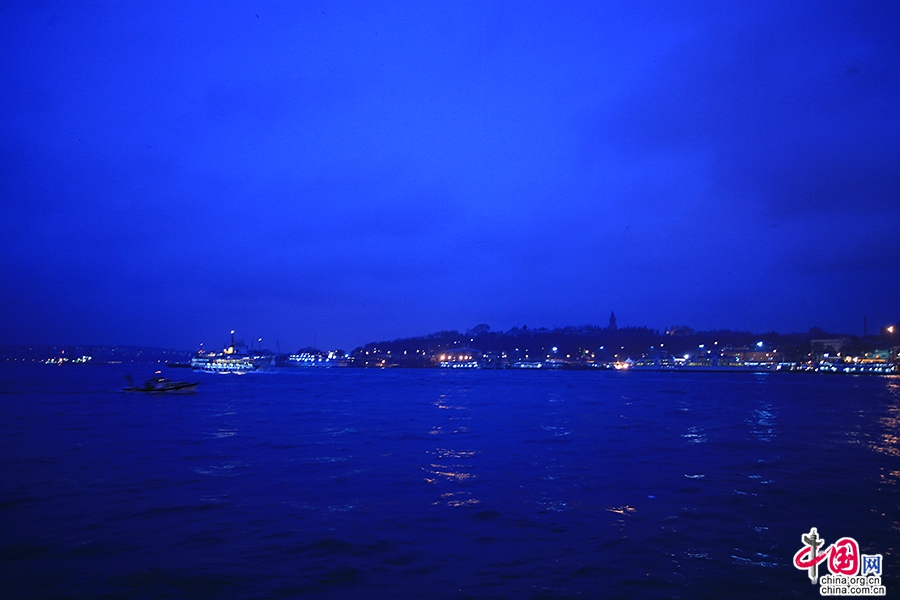 藍色のトルコ（一）、金角湾のディープブルー