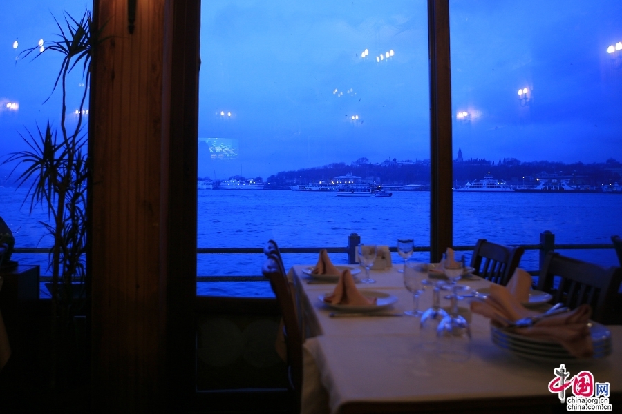 藍色のトルコ（一）、金角湾のディープブルー