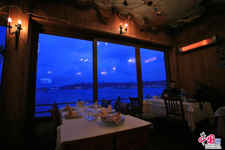 藍色のトルコ（一）、金角湾のディープブルー