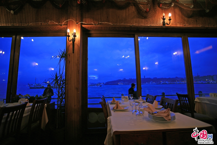 藍色のトルコ（一）、金角湾のディープブルー