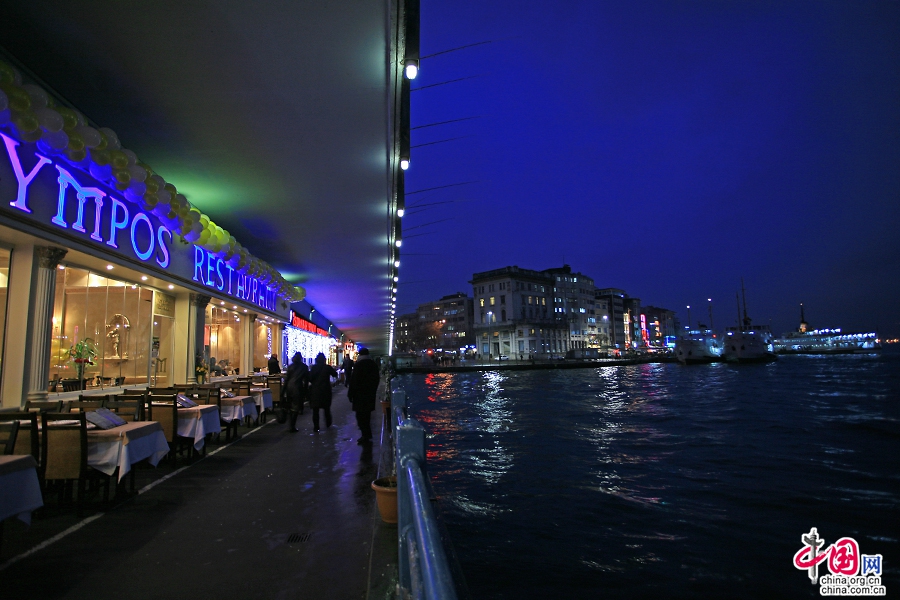 藍色のトルコ（一）、金角湾のディープブルー