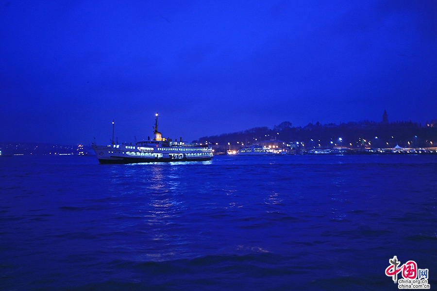 藍色のトルコ（一）、金角湾のディープブルー