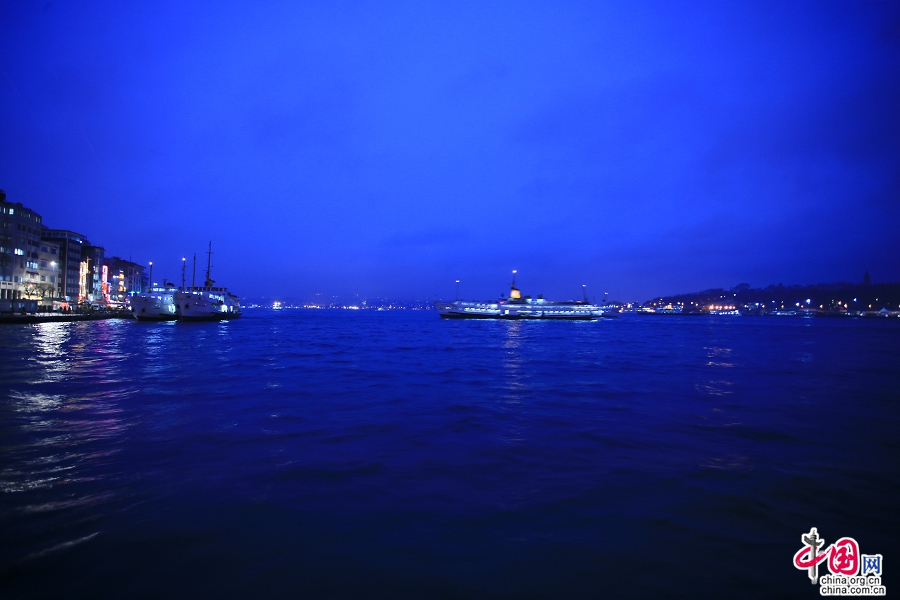 藍色のトルコ（一）、金角湾のディープブルー