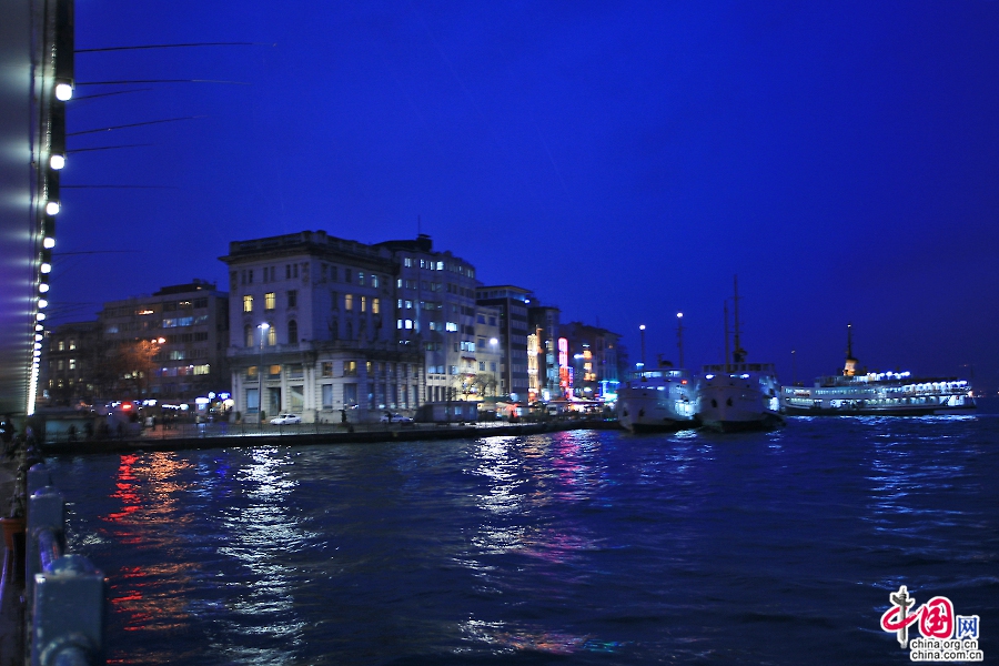 藍色のトルコ（一）、金角湾のディープブルー