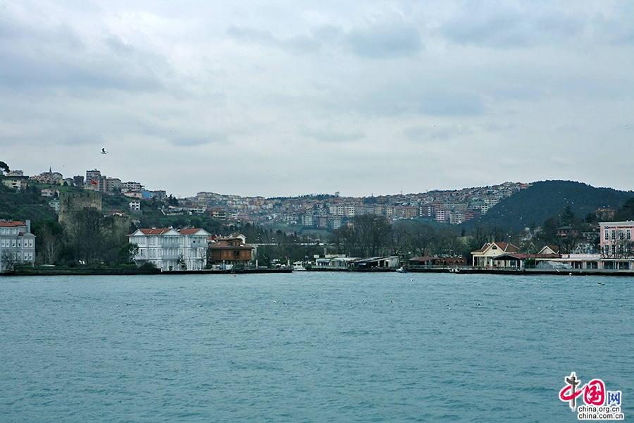 藍色のトルコ（二）、ボスポラス海峡で風に耳を傾ける